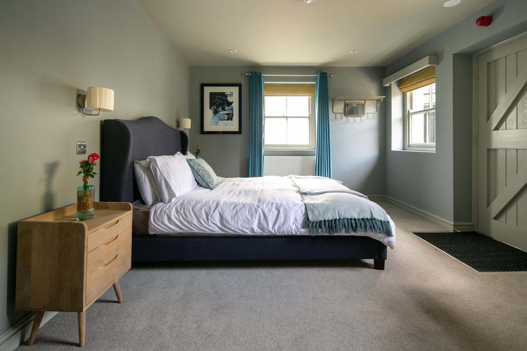 The Cowdray Arms Bed & Breakfast Worth  Стая снимка