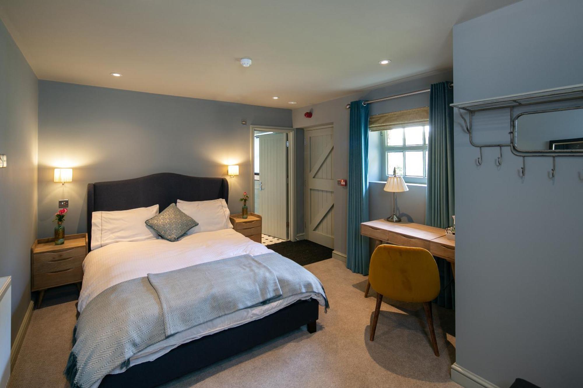 The Cowdray Arms Bed & Breakfast Worth  Стая снимка