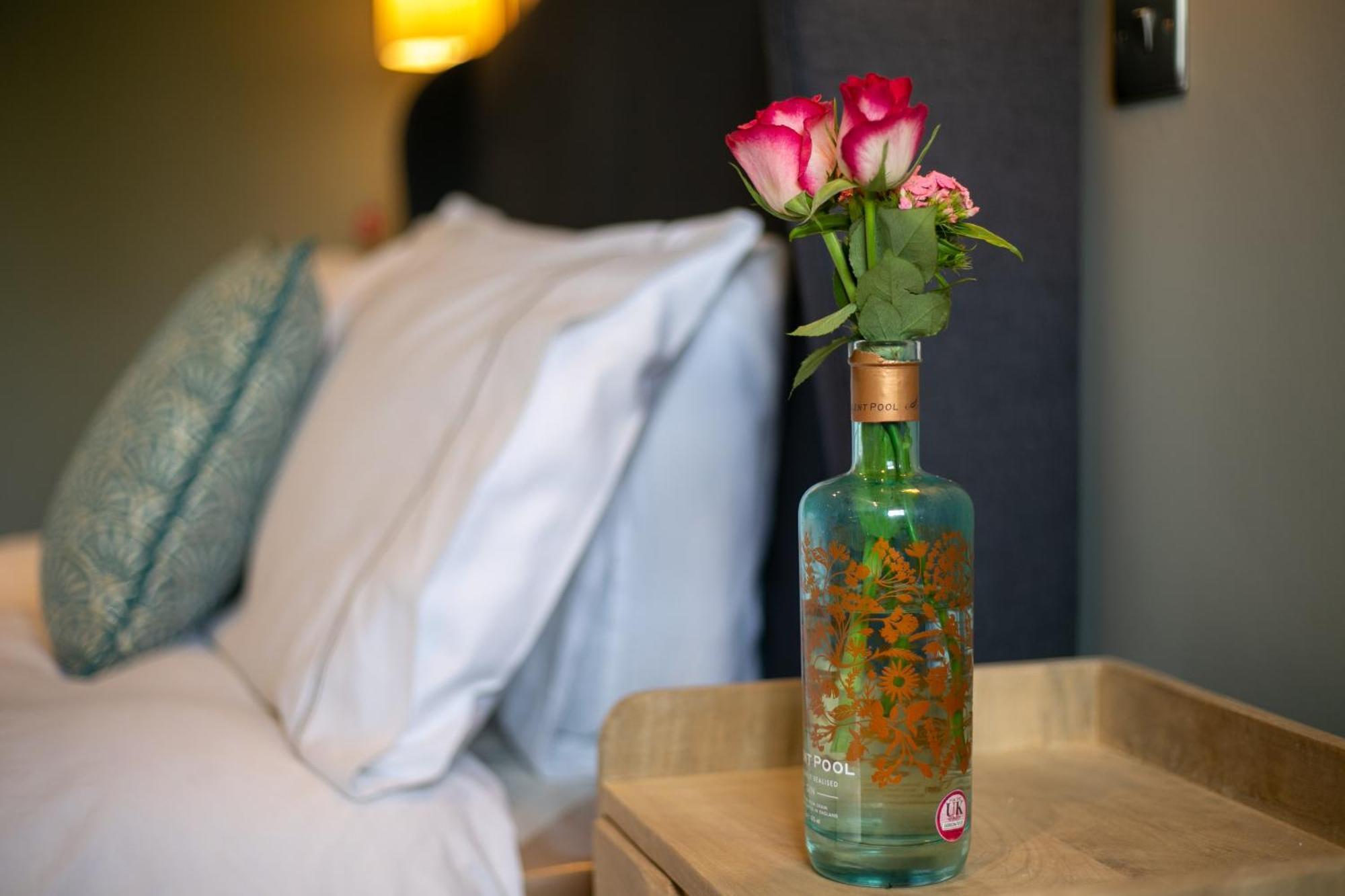 The Cowdray Arms Bed & Breakfast Worth  Екстериор снимка