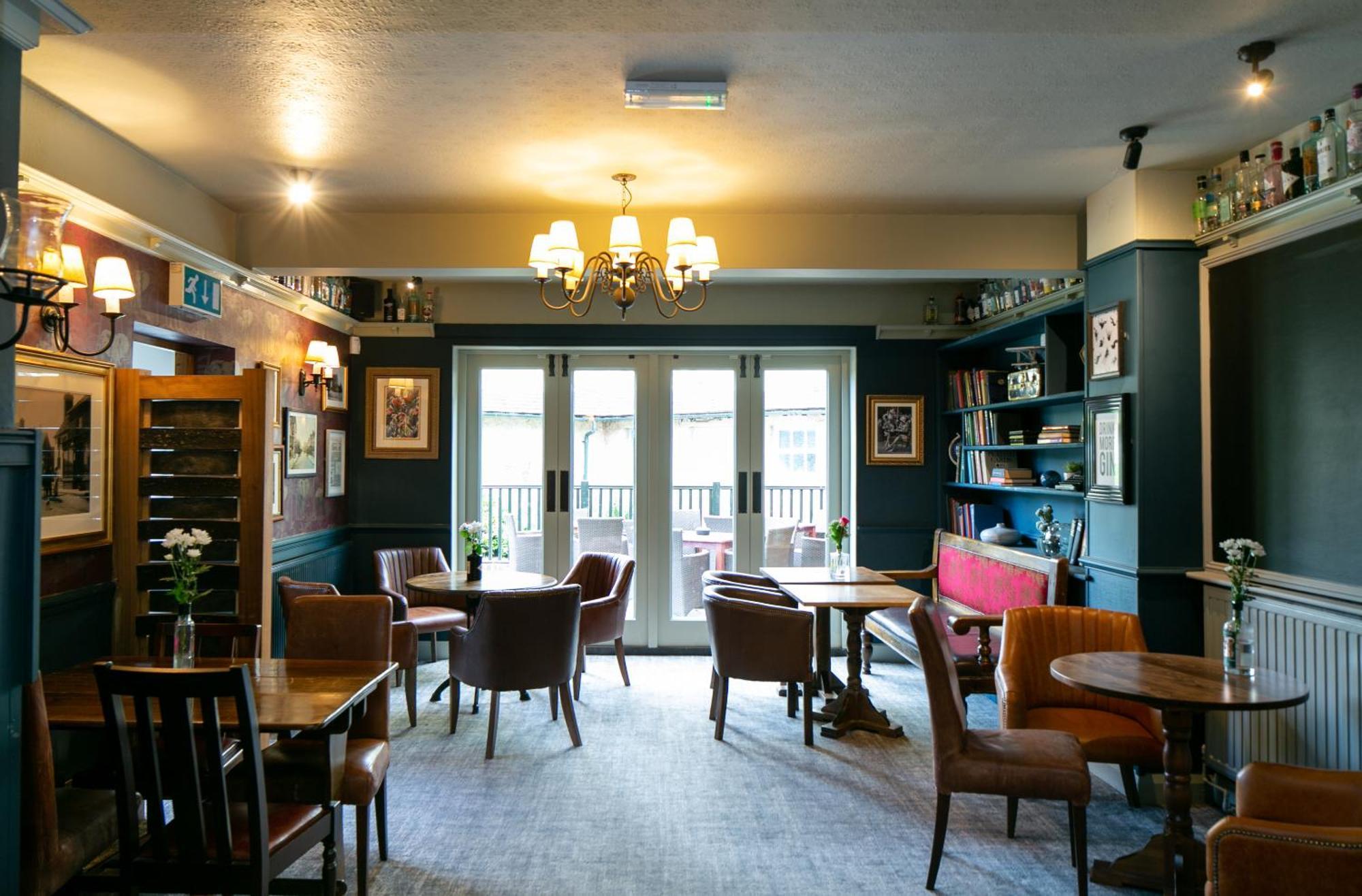 The Cowdray Arms Bed & Breakfast Worth  Екстериор снимка