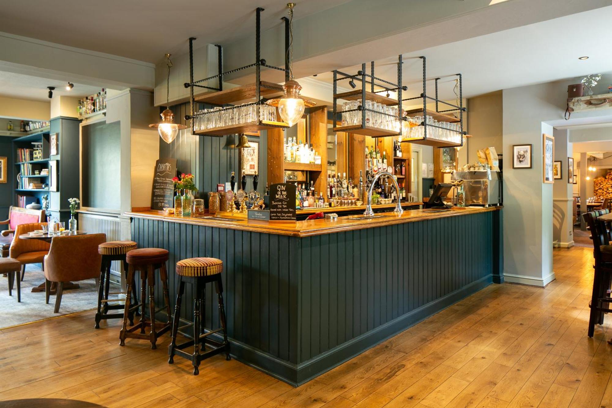 The Cowdray Arms Bed & Breakfast Worth  Екстериор снимка