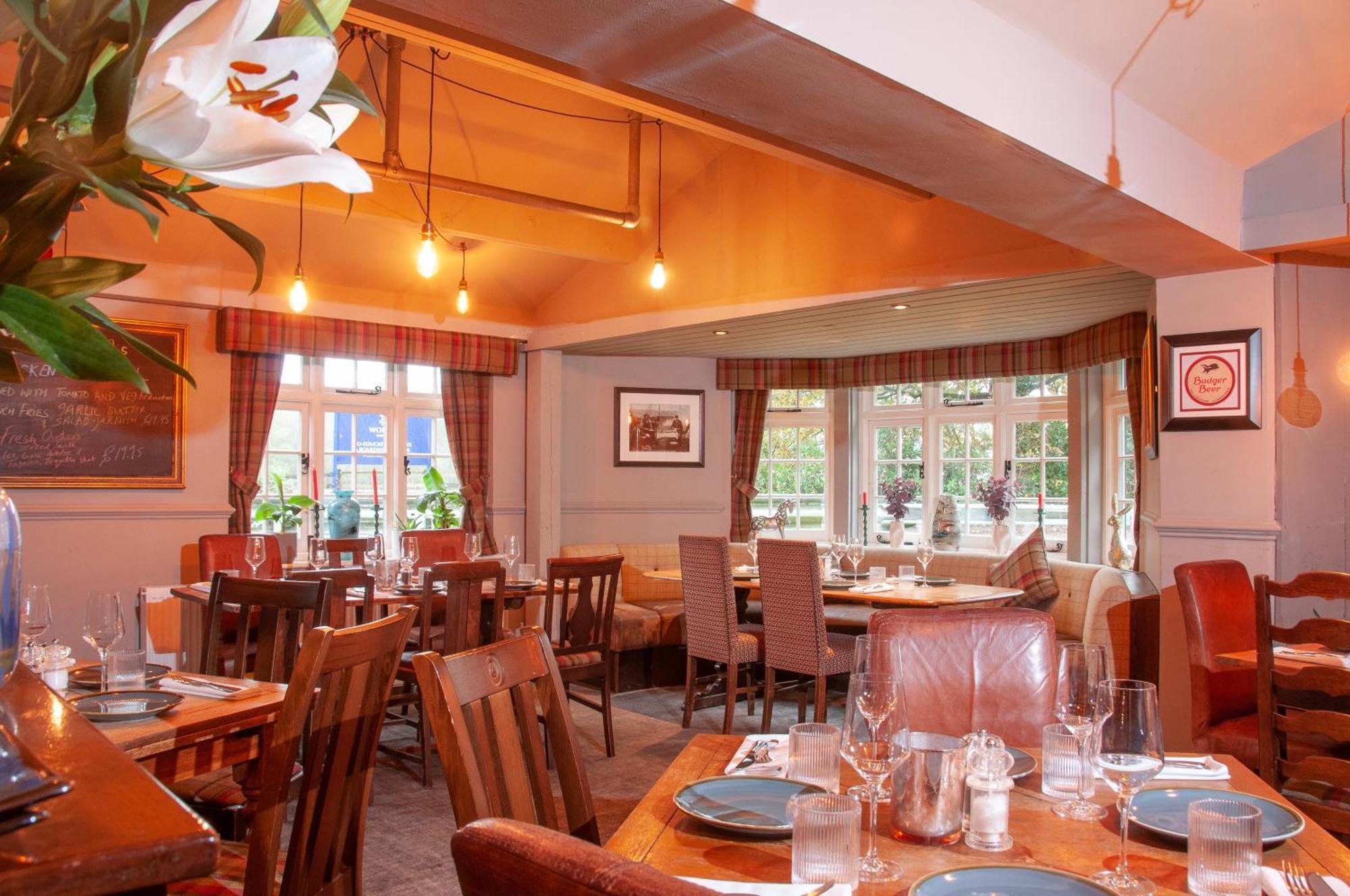 The Cowdray Arms Bed & Breakfast Worth  Екстериор снимка