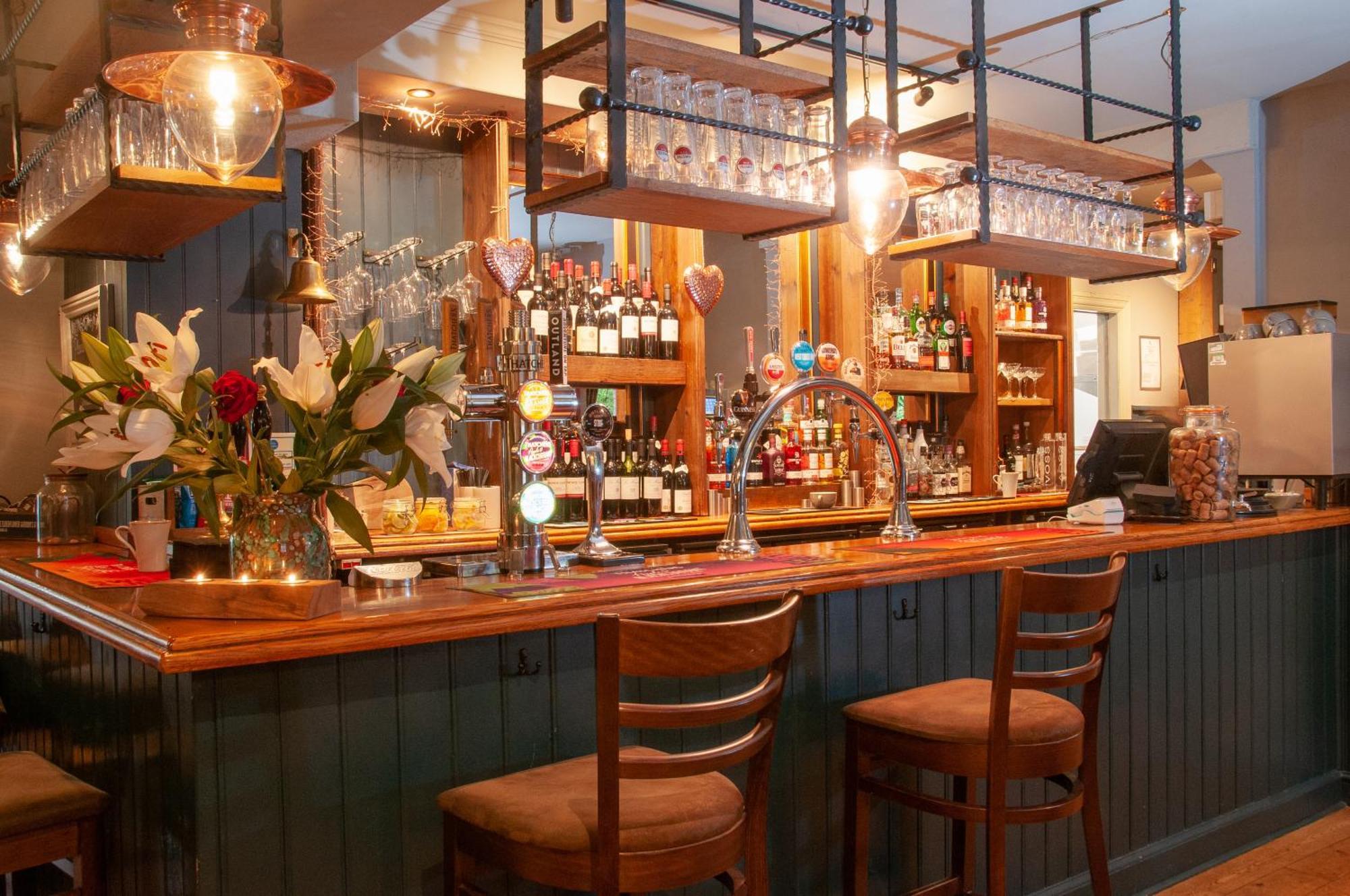 The Cowdray Arms Bed & Breakfast Worth  Екстериор снимка