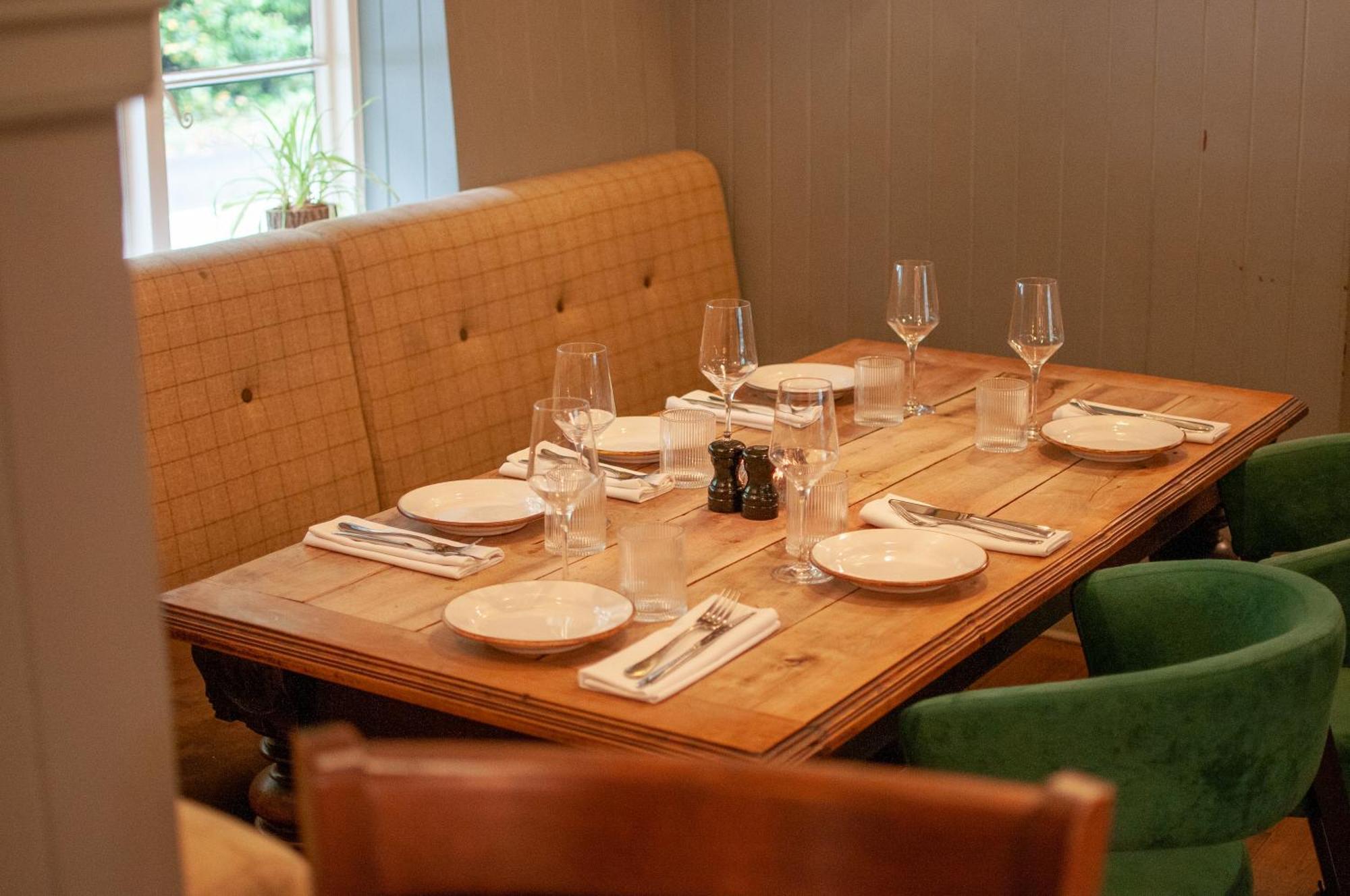 The Cowdray Arms Bed & Breakfast Worth  Екстериор снимка